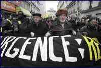 Centaines de personnes ont manifesté à Paris pour réclamer l'application de la loi des réquisitions des immeubles vides, PARIS, december 2009