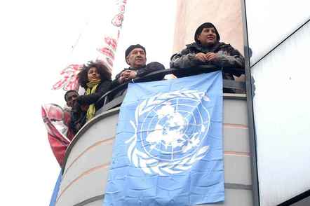 EIDON Action occupa un edificio in via Alessandro Stoppa (1)