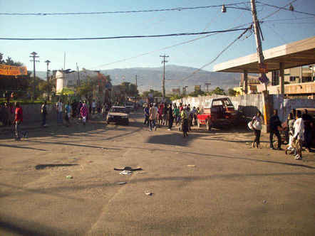 Puerto Príncipe, Haití tratando de reactivar la vida - foto de Federico Corporán